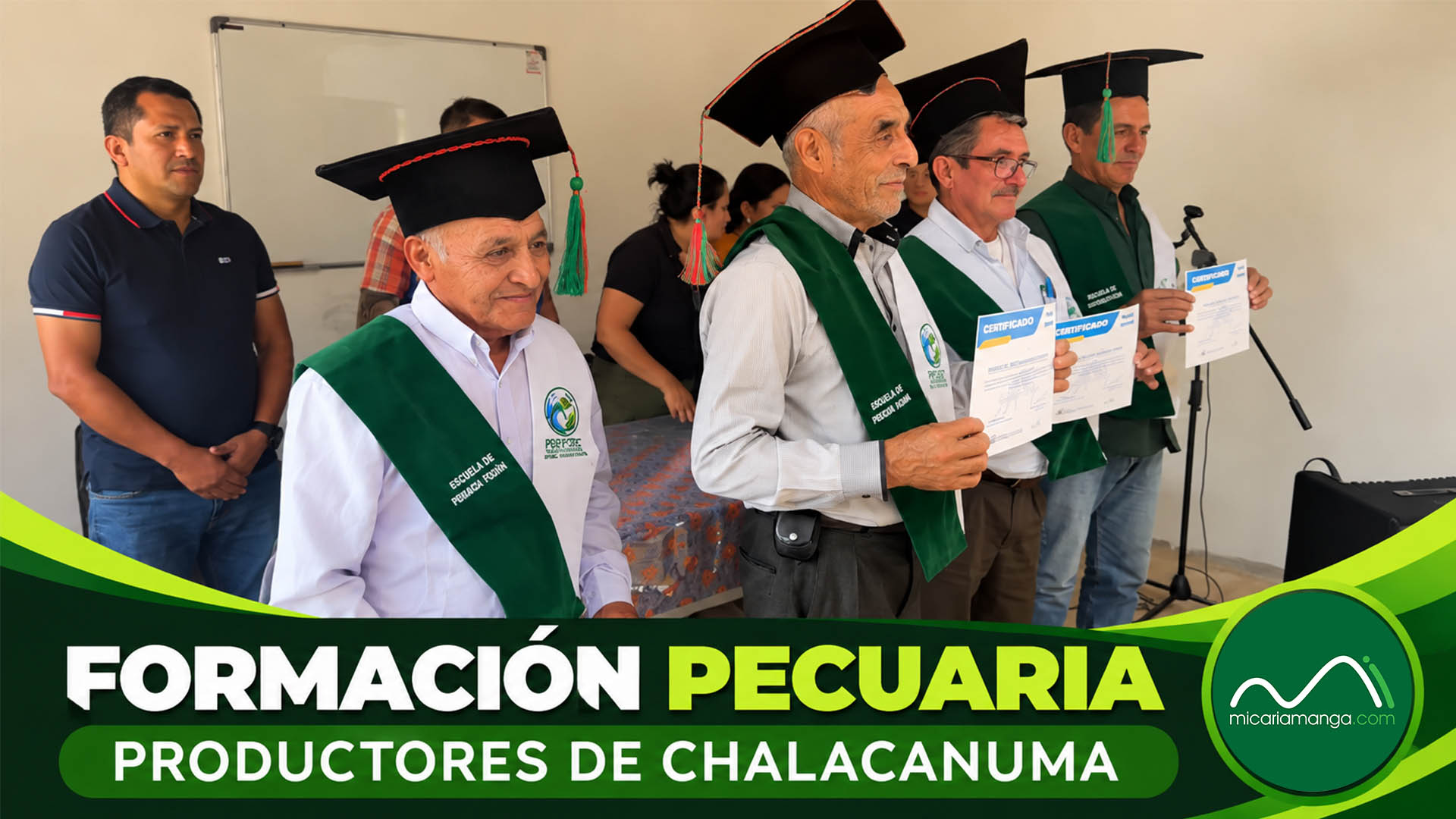 Productores de Chalacanuma participan en la ceremonia de graduación de la Escuela de Formación Pecuaria