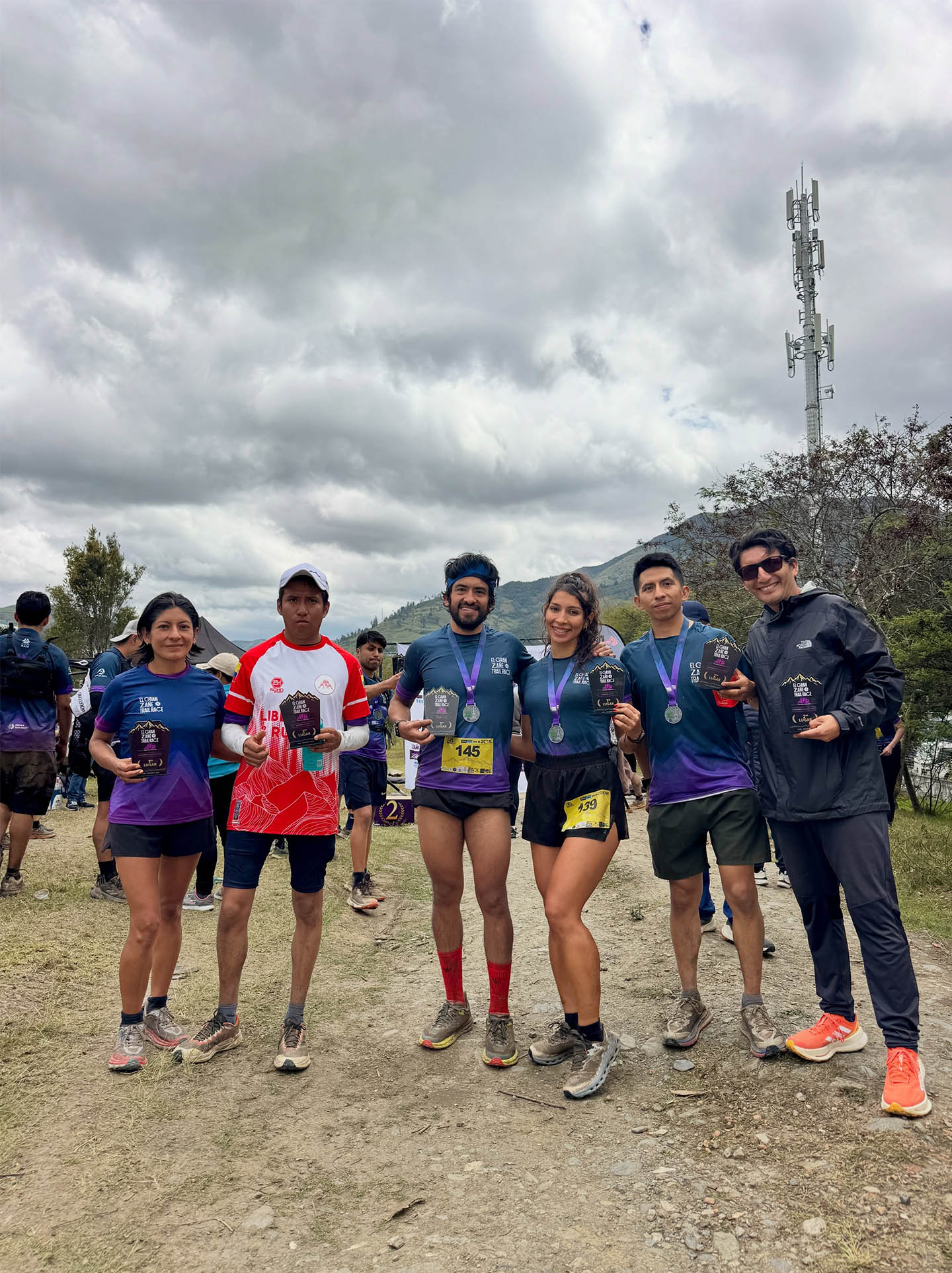 Deportistas del Club Liberty & Running de Calvas durante su participación en el Gran Zañe Trail Race en Loja
